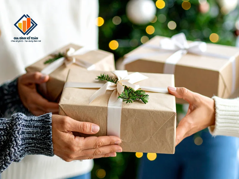 qua-tet-cho-nhan-vien-co-phai-xuat-hoa-don-khong